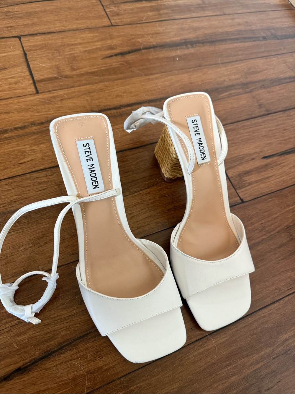 STEVE MADDEN
ROZLYN SANDAL WHITE LEATHER size 10 - Picture 5 of 14